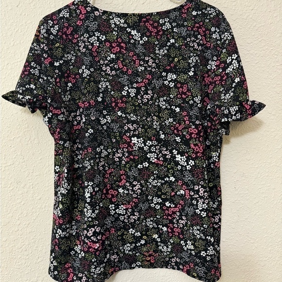 Floral Pattern Top - Picture 2 of 3